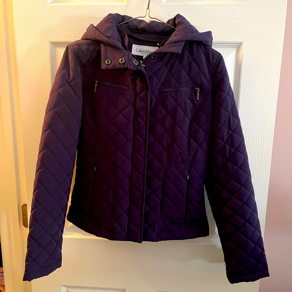 Cslvin Klein short lightweight diamond quilted jacket